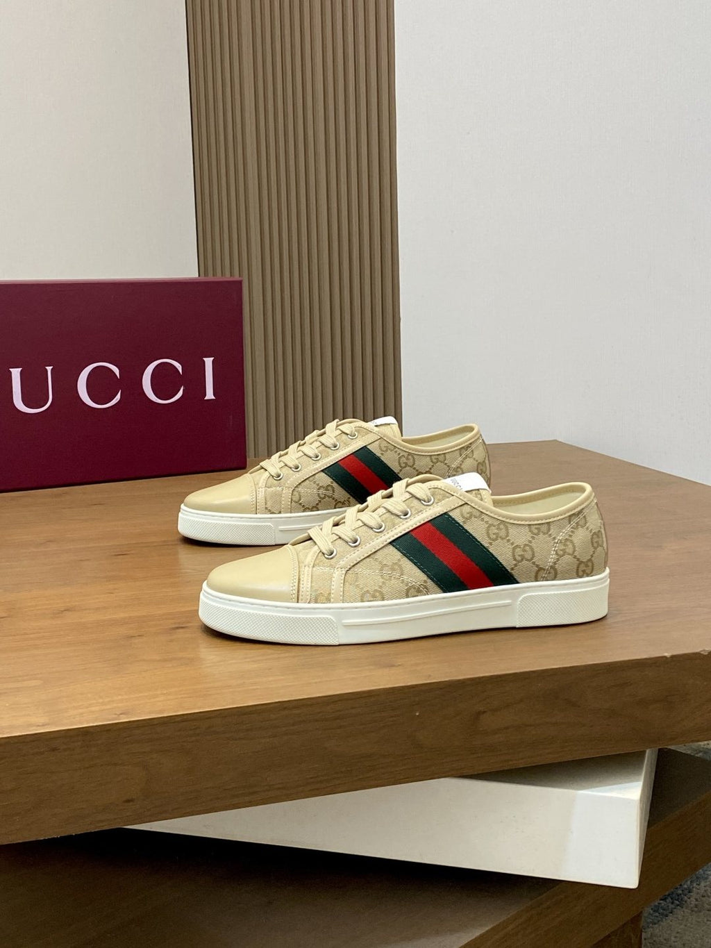 Gucci Green-Red Stripe Low-Top Sneakers