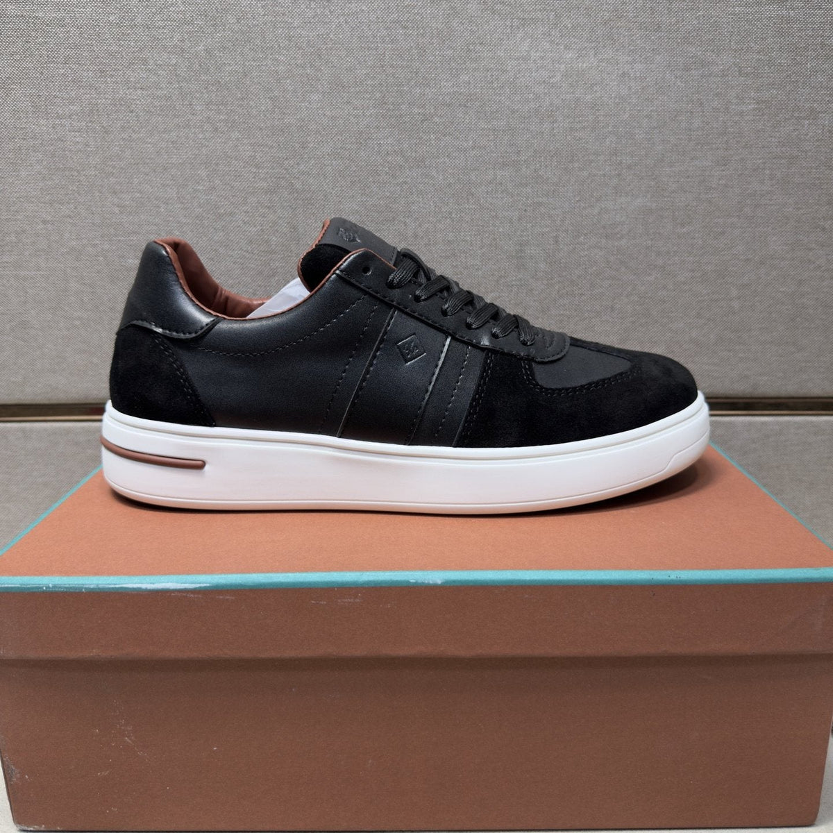 Men's Paneled Low-Top Sneakers